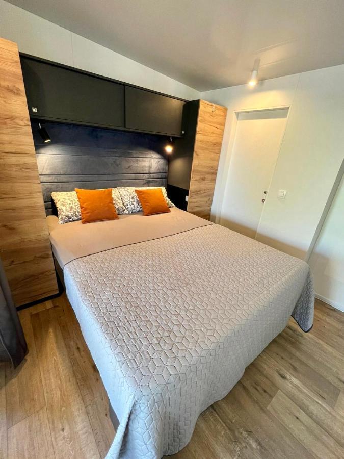Villa Family Grand De Luxe Mobilhome เซลเซ ภายนอก รูปภาพ