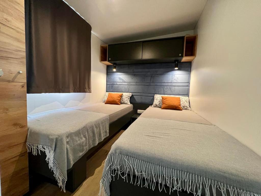 Villa Family Grand De Luxe Mobilhome เซลเซ ภายนอก รูปภาพ