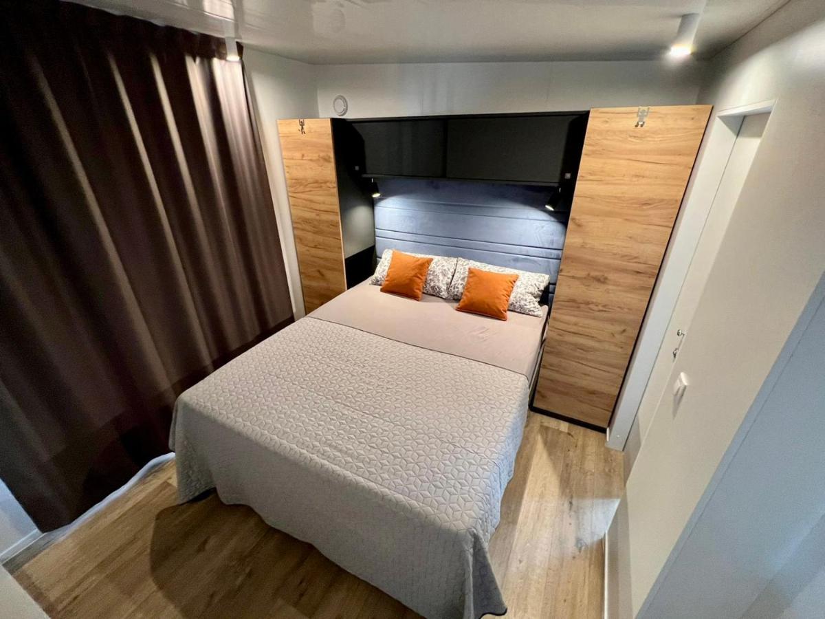 Villa Family Grand De Luxe Mobilhome เซลเซ ภายนอก รูปภาพ