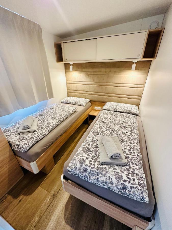 Villa Family Grand De Luxe Mobilhome เซลเซ ภายนอก รูปภาพ