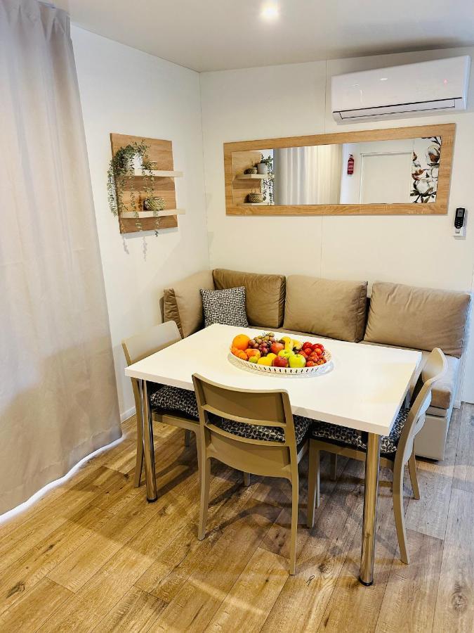 Villa Family Grand De Luxe Mobilhome เซลเซ ภายนอก รูปภาพ